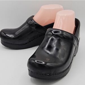 Black Dansko clogs 38 (7.5)